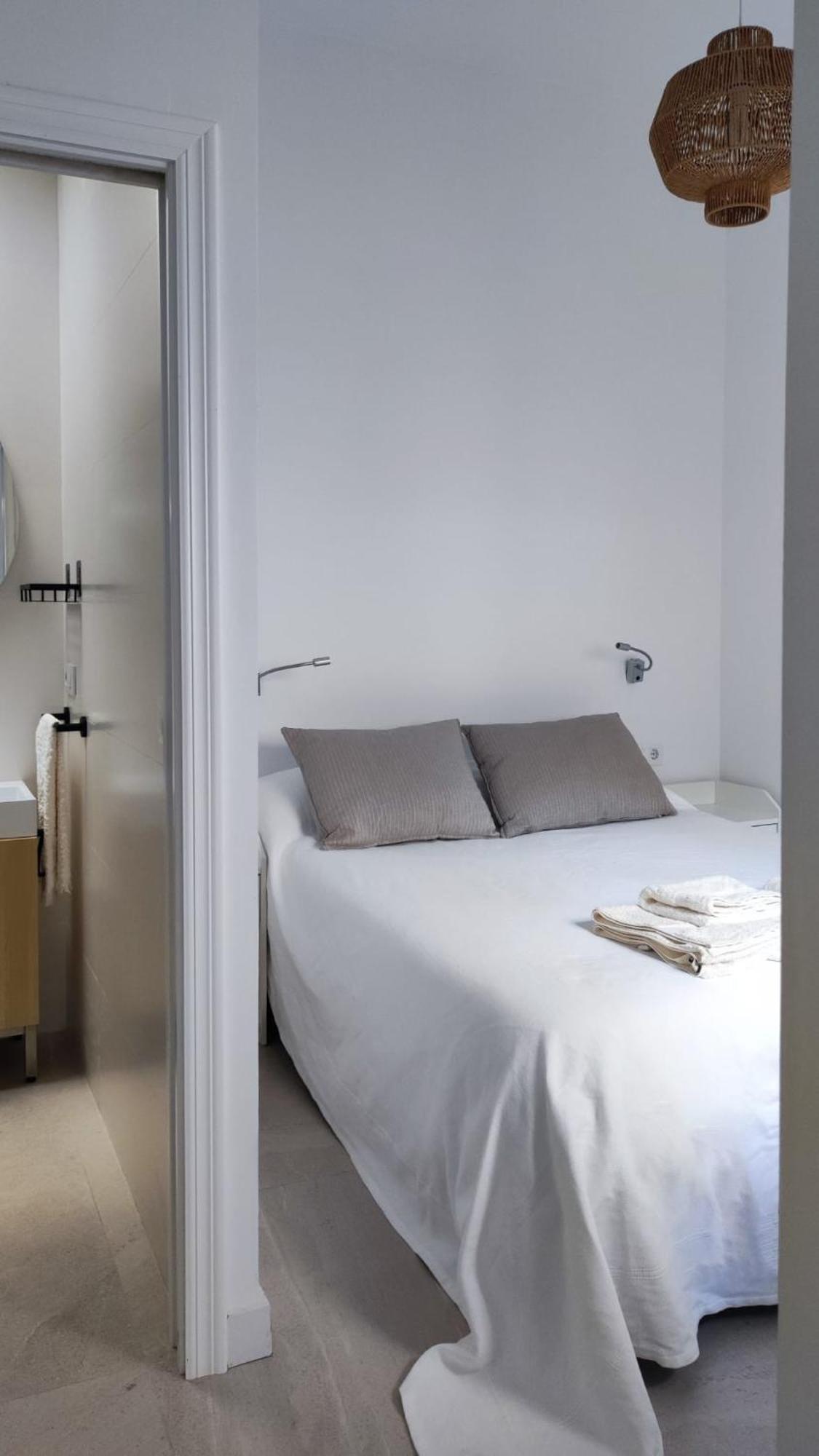 Mensaque Triana, 2 * Sevilla